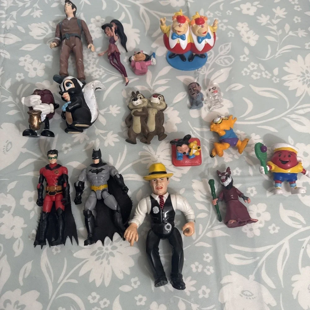 Lot Of Vintage Mixed‎ Toys Batman Kool-Aid California Raisin Dick Tracey Ect.
